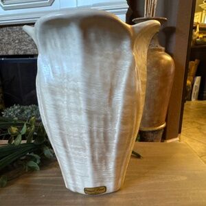 Haeger Floral Pottery 9” Neutral Tulip Shaped Leaf Pattern Vase Vintage
